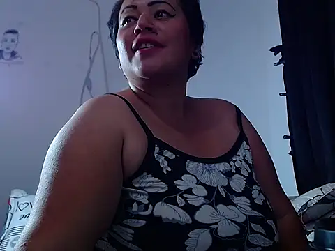 Snapshot of EmilyX34 chatting on 12/05/25, 03:04 EmilyX34 online show from 12/05/25, 03:04