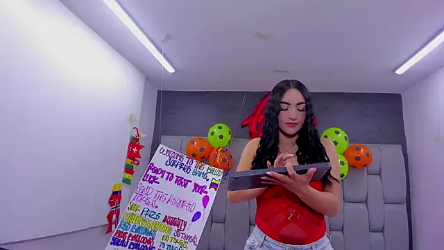 Snapshot of Sarita_Ass chatting on 06/17/26, 04:48 Sarita Ass online show from 06/17/26, 04:48