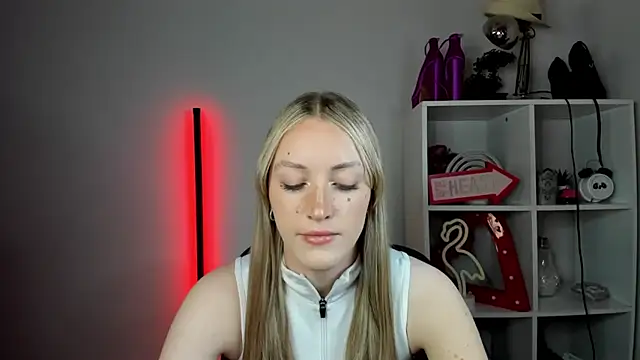 EvelynBlond online show from 05/26/26, 12:34