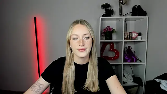 EvelynBlond online show from 07/20/26, 12:29