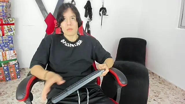 Snapshot of Kenai_Lavis chatting on 12/19/25, 08:16 Kenai Lavis online show from 12/19/25, 08:16