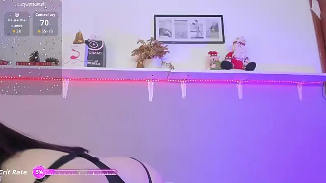 Snapshot of EsmeraldaFoxxxx chatting on 12/14/25, 04:07 EsmeraldaFoxxxx online show from 12/14/25, 04:07