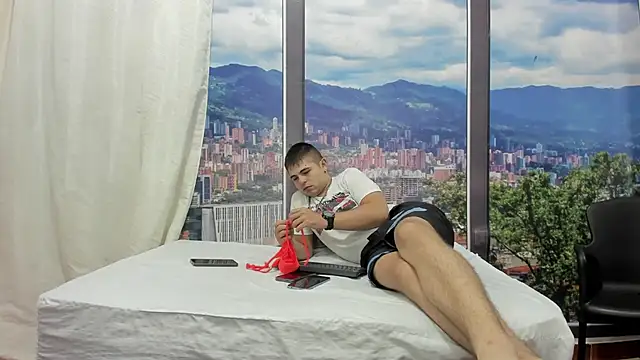 SabrinaAndEddy online show from 04/17/26, 08:34