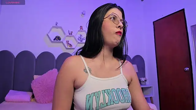 lunagomez24 online show from 01/10/26, 02:24