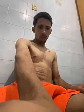 Snapshot of charlie_bass chatting on 12/18/25, 04:24 charlie bass online show from 12/18/25, 04:24