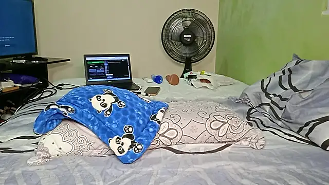 nelielg6 online show from 02/11/26, 08:47