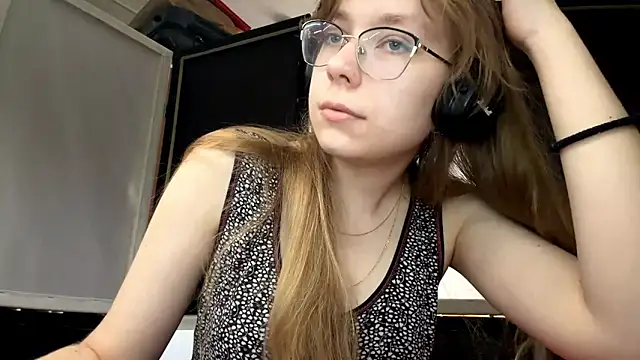 LouettaTornese online show from 11/22/25, 08:57