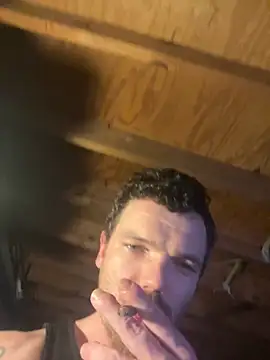 Snapshot of trife2xx chatting on 12/21/25, 08:10 trife2xx online show from 12/21/25, 08:10