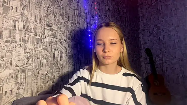 SophieLorein online show from 11/26/25, 10:27