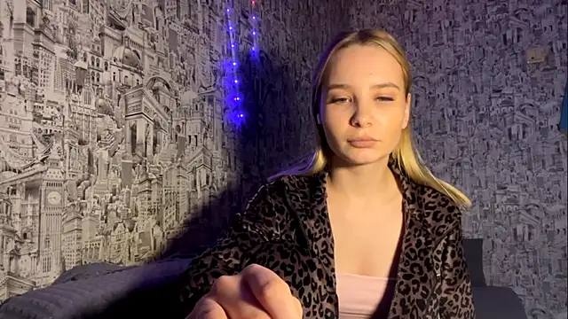 SophieLorein online show from 11/27/25, 10:06