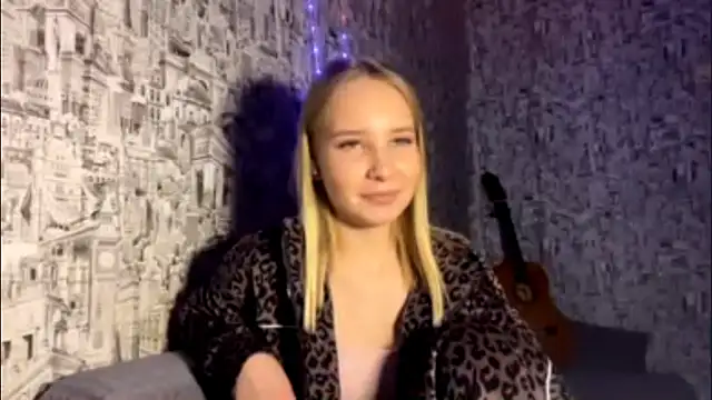 SophieLorein online show from 11/28/25, 09:56