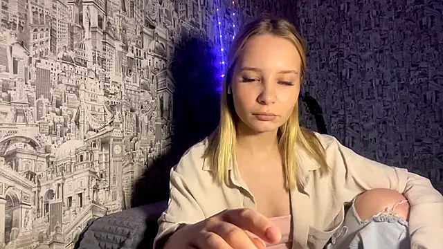 SophieLorein online show from 11/29/25, 09:12