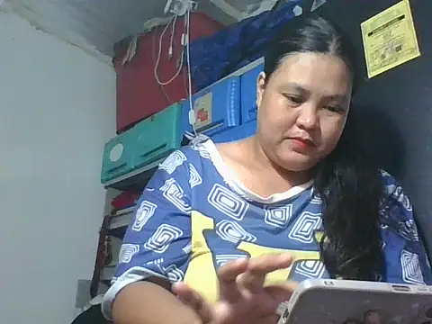 Snapshot of iloveshiritheslut chatting on 11/25/25, 02:44 iloveshiritheslut online show from 11/25/25, 02:44