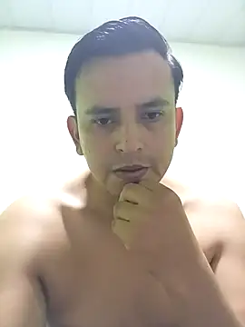 Snapshot of art-e9-2 chatting on 11/28/25, 01:25 art-e9-2 online show from 11/28/25, 01:25