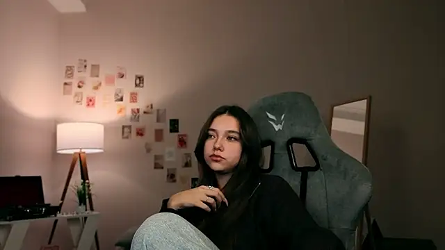 Snapshot of Vexorine chatting on 11/30/25, 07:51 Vexorine online show from 11/30/25, 07:51