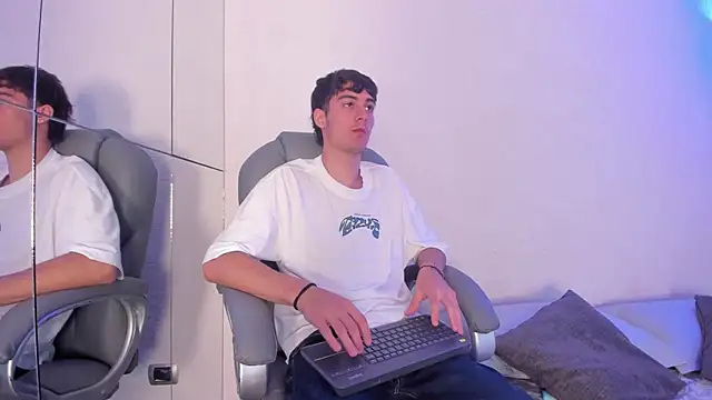 Emir Ozan  online show from 11/21/25, 11:31