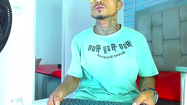 Hot Latino x online show from 04/08/26, 12:27