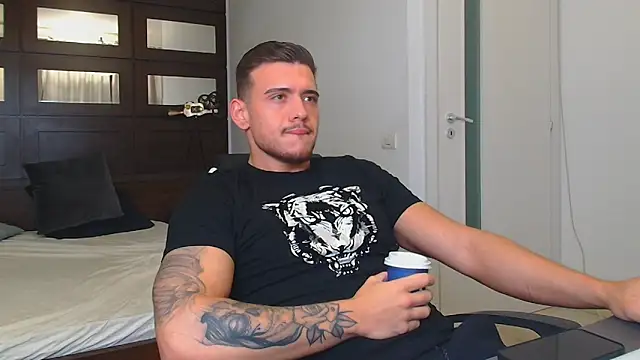 ElijahThorne online show from 01/19/26, 05:11