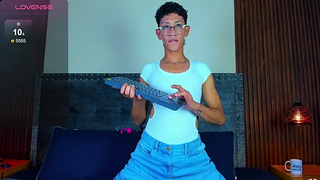 Snapshot of alan_bless18 chatting on 11/26/25, 07:15 alan bless18 online show from 11/26/25, 07:15