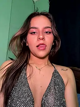 Snapshot of _Sweetlove_ chatting on 12/17/25, 12:05 Sweetlove online show from 12/17/25, 12:05