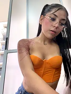 Maddy evill online show from 11/21/25, 08:18