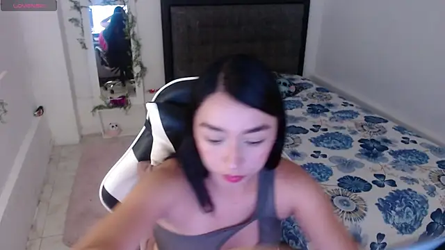 Ariel Laurentt online show from 07/18/26, 03:44