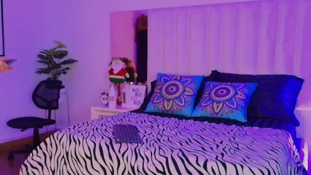 Mara Wolf01 online show from 12/18/25, 08:26