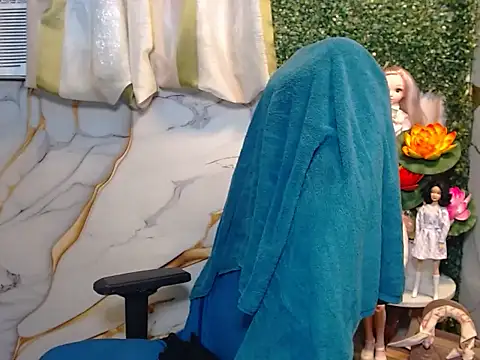 imadriana12 online show from 12/05/25, 03:09