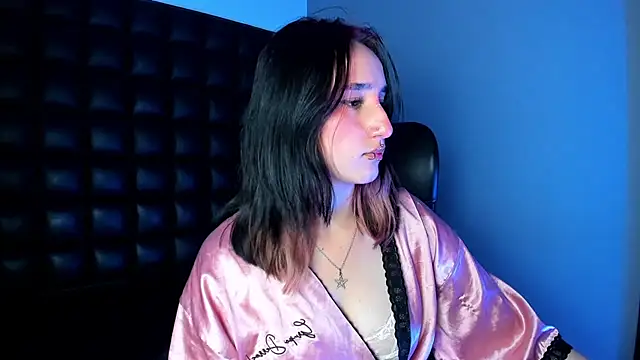 CharlotteStuart online show from 04/30/26, 03:24