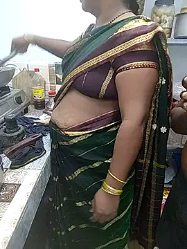 Snapshot of Desicouple1706 chatting on 12/18/25, 01:50 Desicouple1706 online show from 12/18/25, 01:50