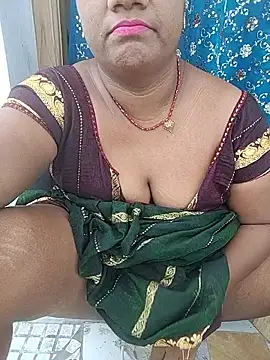 Snapshot of Desicouple1706 chatting on 12/19/25, 05:36 Desicouple1706 online show from 12/19/25, 05:36