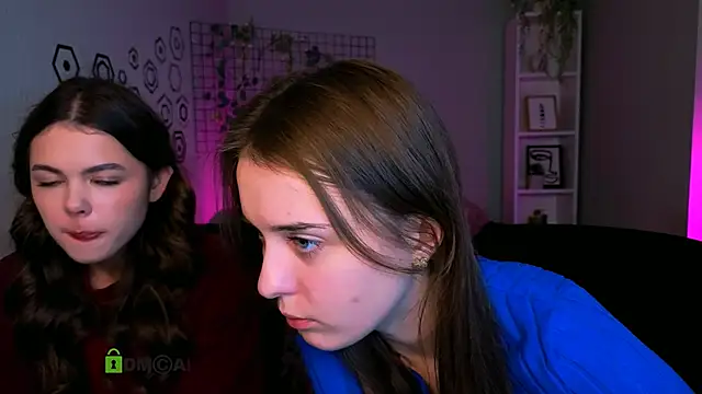 Snapshot of maddycats chatting on 11/24/25, 01:55 maddycats online show from 11/24/25, 01:55