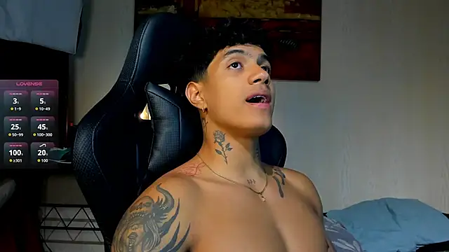 Snapshot of aress_damon chatting on 11/25/25, 12:32 aress damon online show from 11/25/25, 12:32