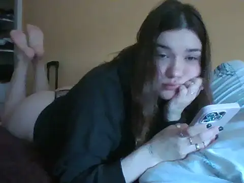 frutillitaaok  online show from 07/10/26, 06:43