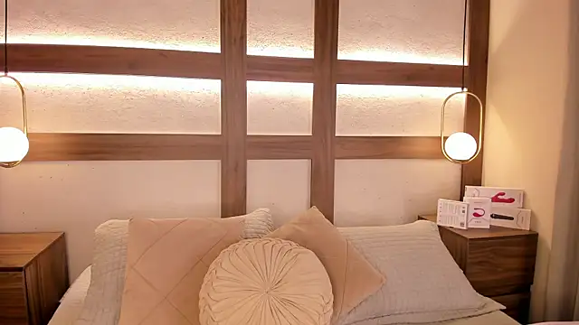 SarhaVega online show from 04/09/26, 01:05