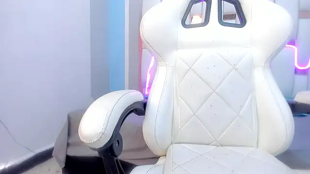 mask red girl online show from 02/05/26, 01:05