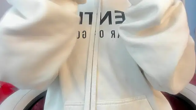 mask red girl online show from 02/19/26, 12:23