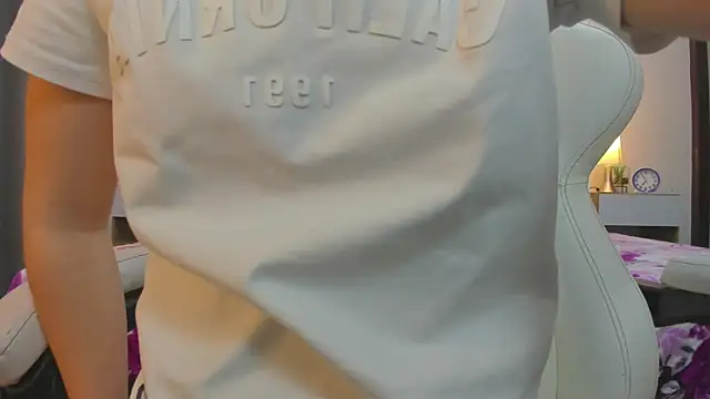 mask red girl online show from 06/02/26, 12:40