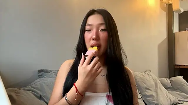 EIeniVanwart online show from 11/26/25, 07:42