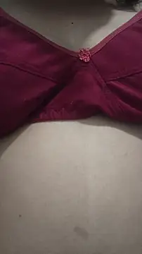 SameeraReddy19 online show from 04/13/26, 09:48