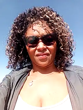 Snapshot of MaayaFonseca chatting on 12/14/25, 01:49 MaayaFonseca online show from 12/14/25, 01:49