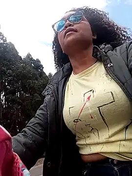 Snapshot of MaayaFonseca chatting on 12/16/25, 05:29 MaayaFonseca online show from 12/16/25, 05:29