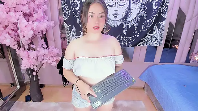 Naomistart online show from 12/14/25, 09:19