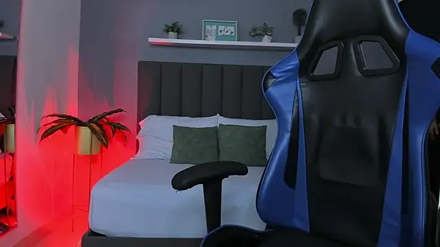 lindaa natashaa  online show from 12/02/25, 02:17