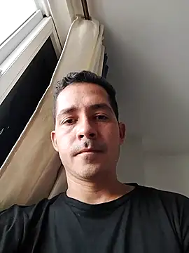 Snapshot of Logan_hetero1 chatting on 11/23/25, 07:57 Logan hetero1 online show from 11/23/25, 07:57