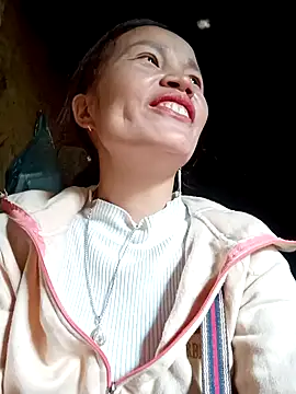 Snapshot of nangmo chatting on 11/24/25, 04:23 nangmo online show from 11/24/25, 04:23