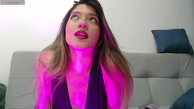 hanna  jones7 online show from 12/20/25, 03:46