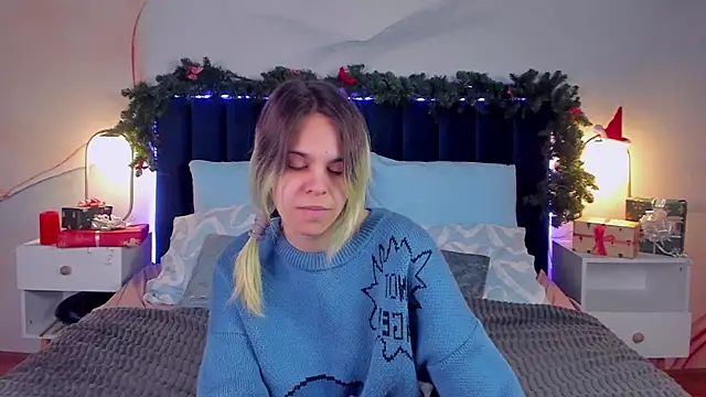 LiraBelle online show from 12/15/25, 03:22