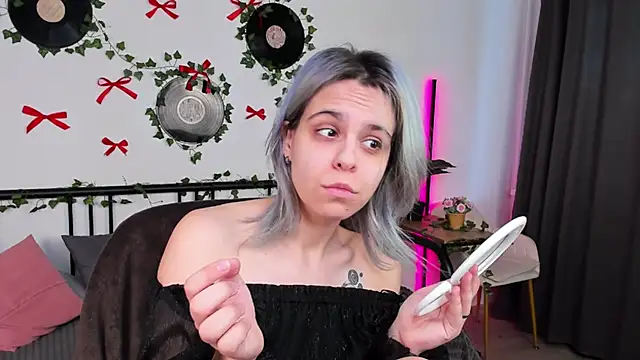 LiraBelle online show from 04/16/26, 03:07