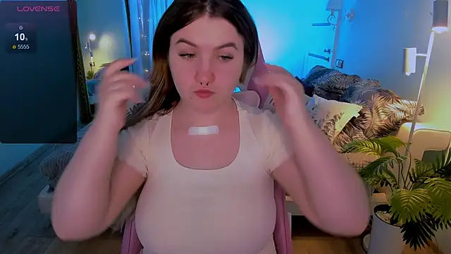 lovelyy julia online show from 04/21/26, 08:20